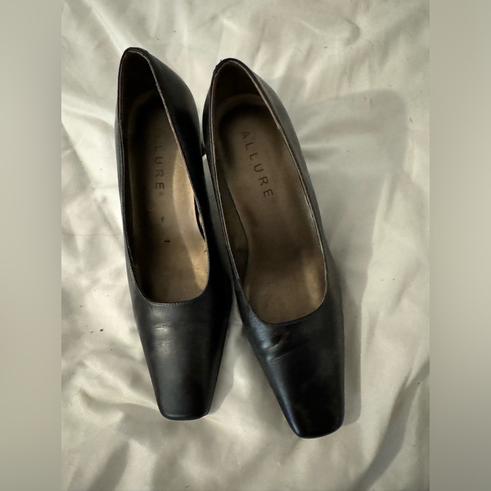 Black heels size 5.5
